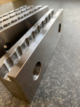 Load image into Gallery viewer, Gorilla Jaws with 1 inch Grippers (1 Inch Jaw)