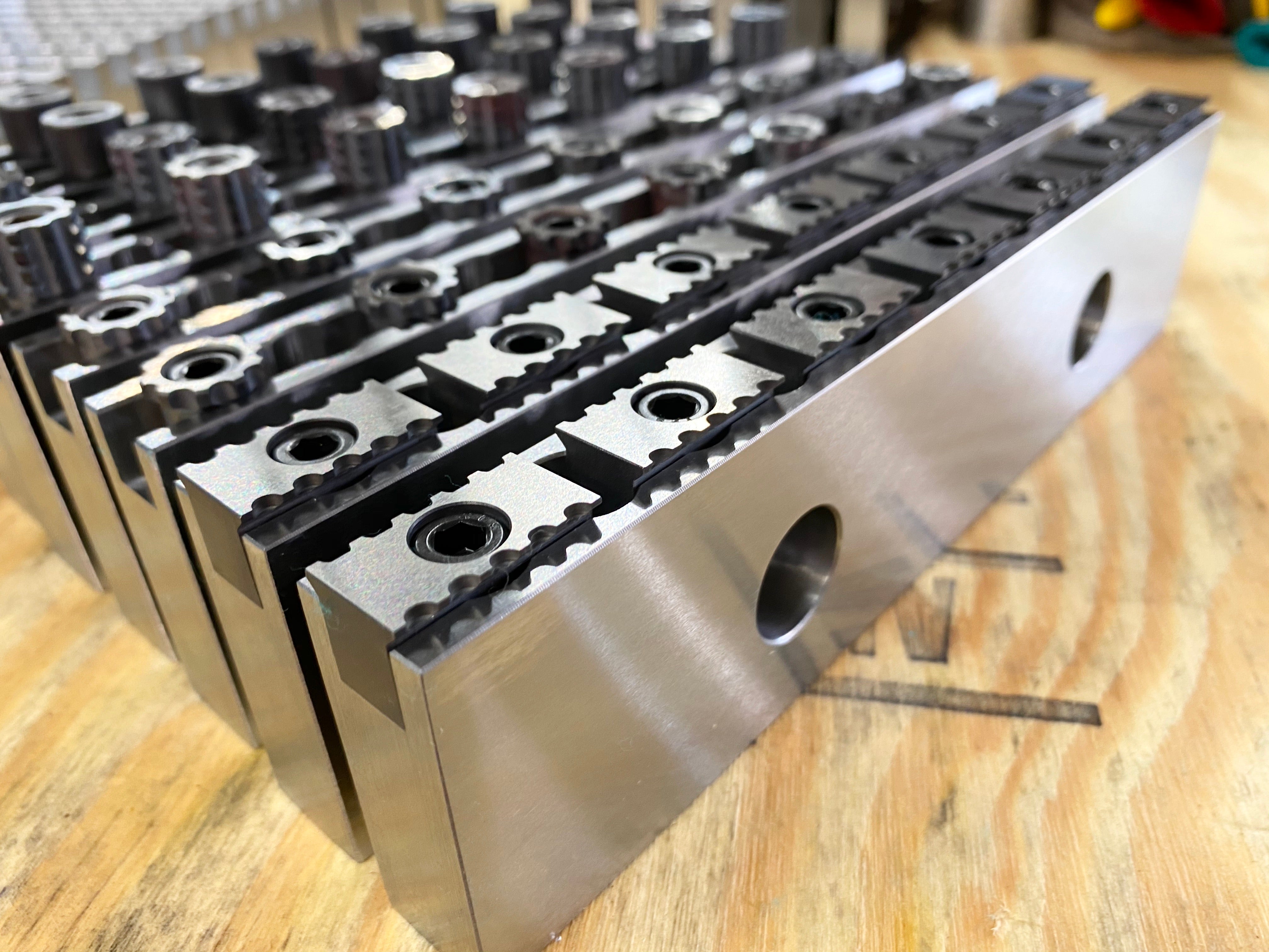 ガレージ整理　2000-2001 Burton（balance161） 13601-28031 13602-28030 GENUINE BALANCE SHAFTS WITH BEARINGS