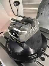Cargar imagen en el visor de la galería, Mordazas Gorilla Jaws V562, V522 para tornillo de banco de 5 ejes
