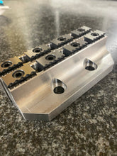 Cargar imagen en el visor de la galería, Mordazas Gorilla Jaws V562, V522 para tornillo de banco de 5 ejes
